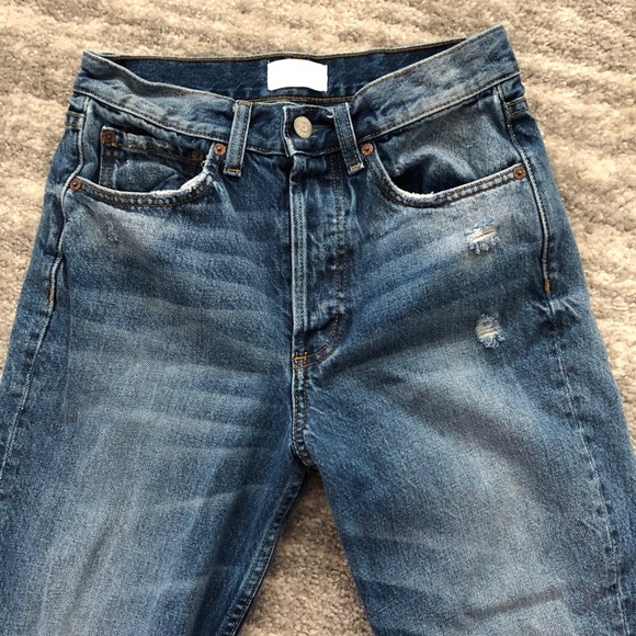 Boyish Billy in Rear Window - Picture 4 of 8